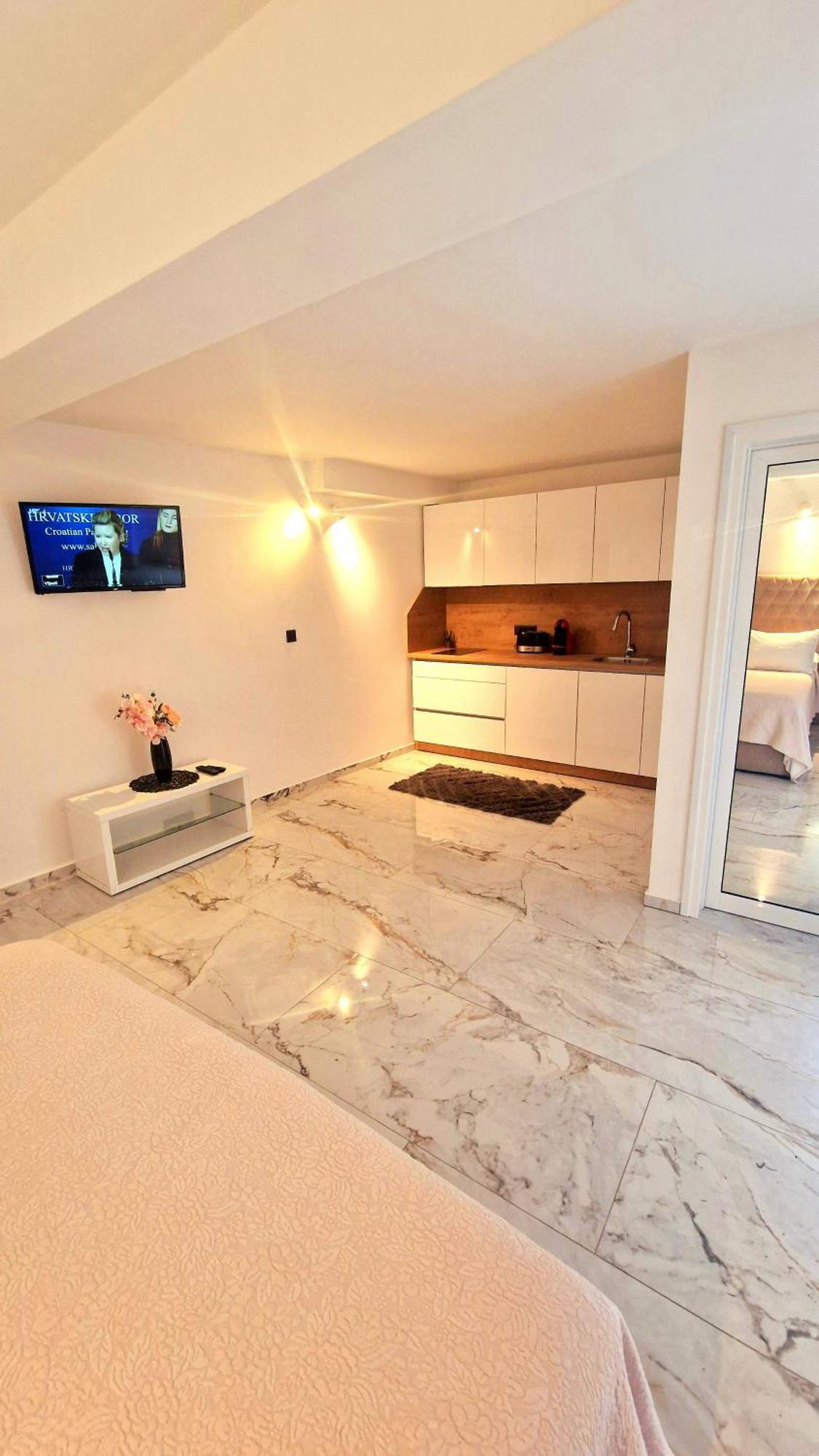 Apartma Ante *